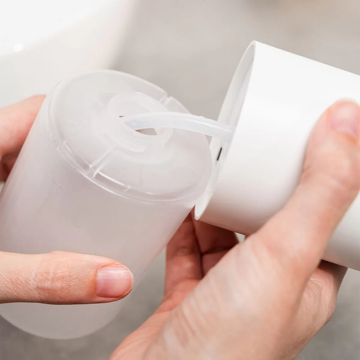 dozator-automat-de-sapun-spumant-reincarcabil-bitefom-innovagoods_982788 (4)