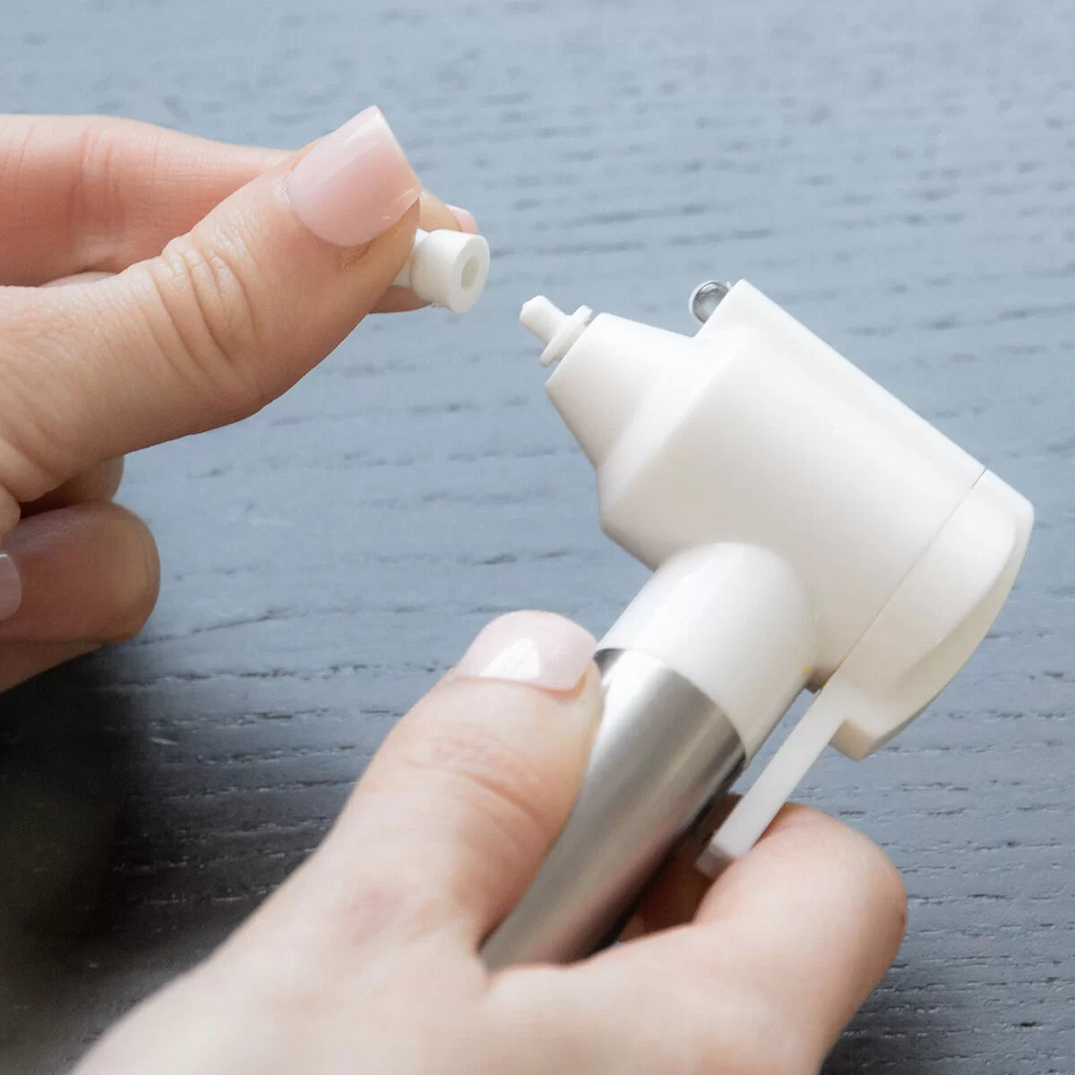 dispozitiv-pentru-albirea-si-lustruirea-dintilor-pearlsher-innovagoods_56785 (1)