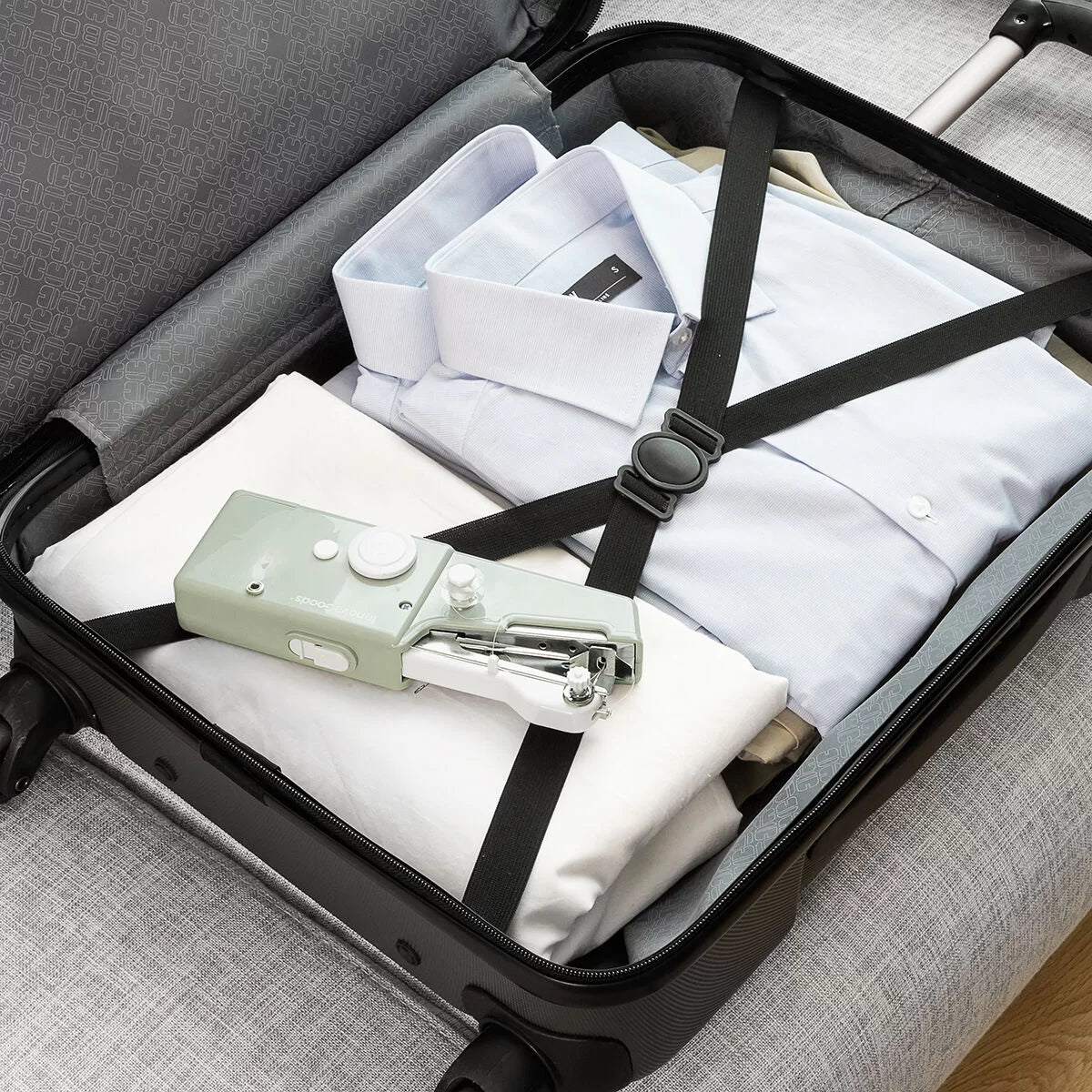 ma-ina-de-cusut-portabila-de-calatorie-sewket-innovagoods_120318 (4)