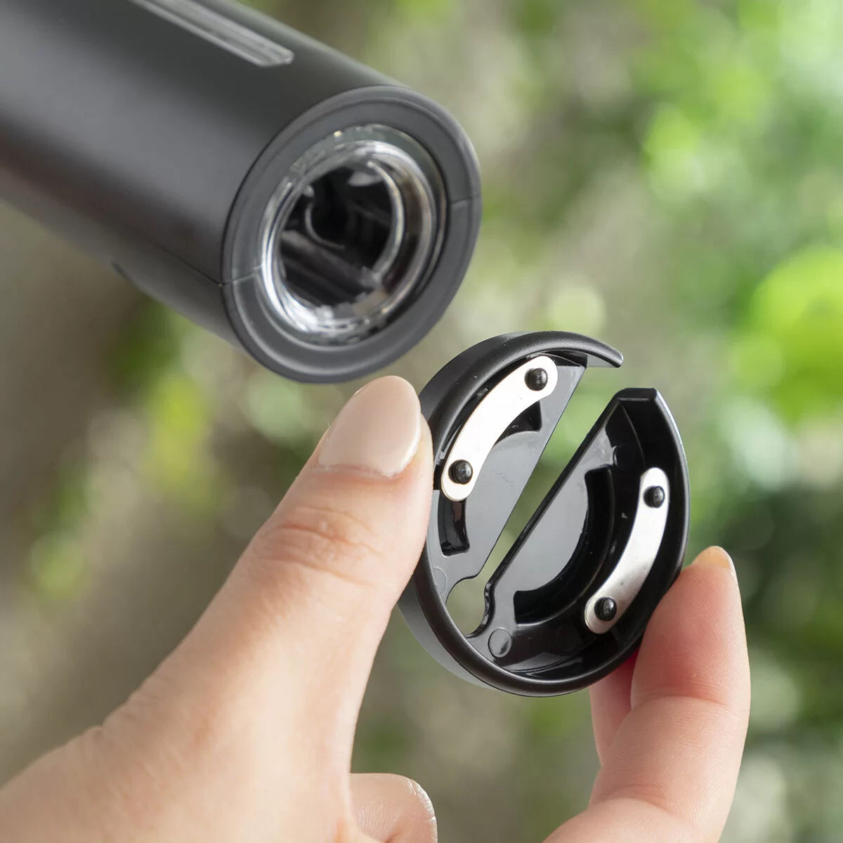 tirbuson-electric-pentru-sticle-de-vin-corkbot-innovagoods_287030 (4)